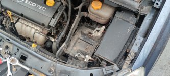 Акумулятор на Opel Zafira B