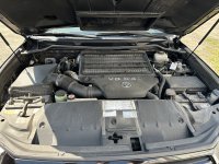 Акумулятор на Toyota Land Cruiser 200
