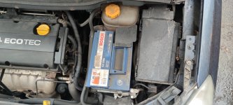 Акумулятор на Opel Zafira B