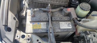 Акумулятор на Toyota Land Cruiser 200