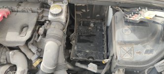 Акумулятор на Peugeot 408