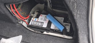 Акумулятор на BMW 320i